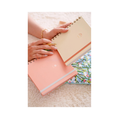  
             15x15 Cm Kare 2'li Set Spiralli Çizgili Tarihsiz Not Defteri Gökkuşağı
              